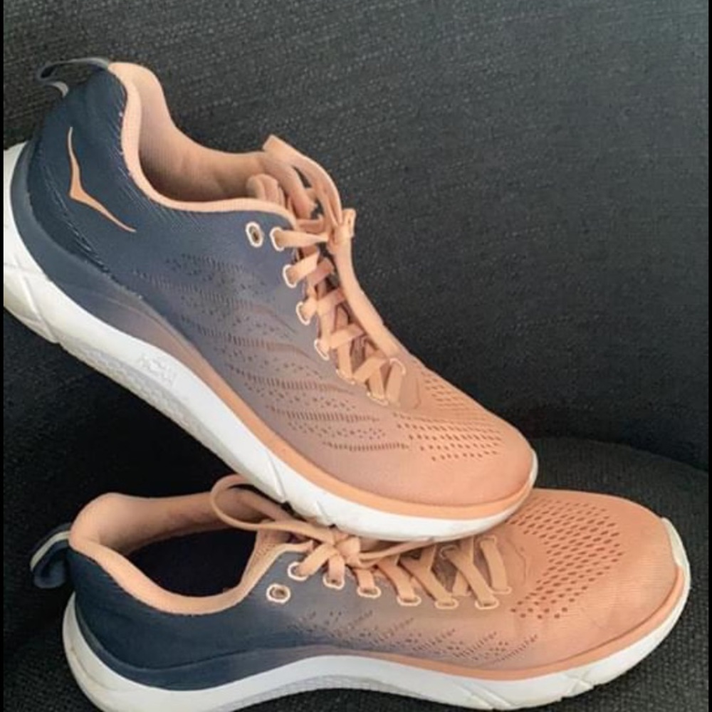 HOKA ONE ONE